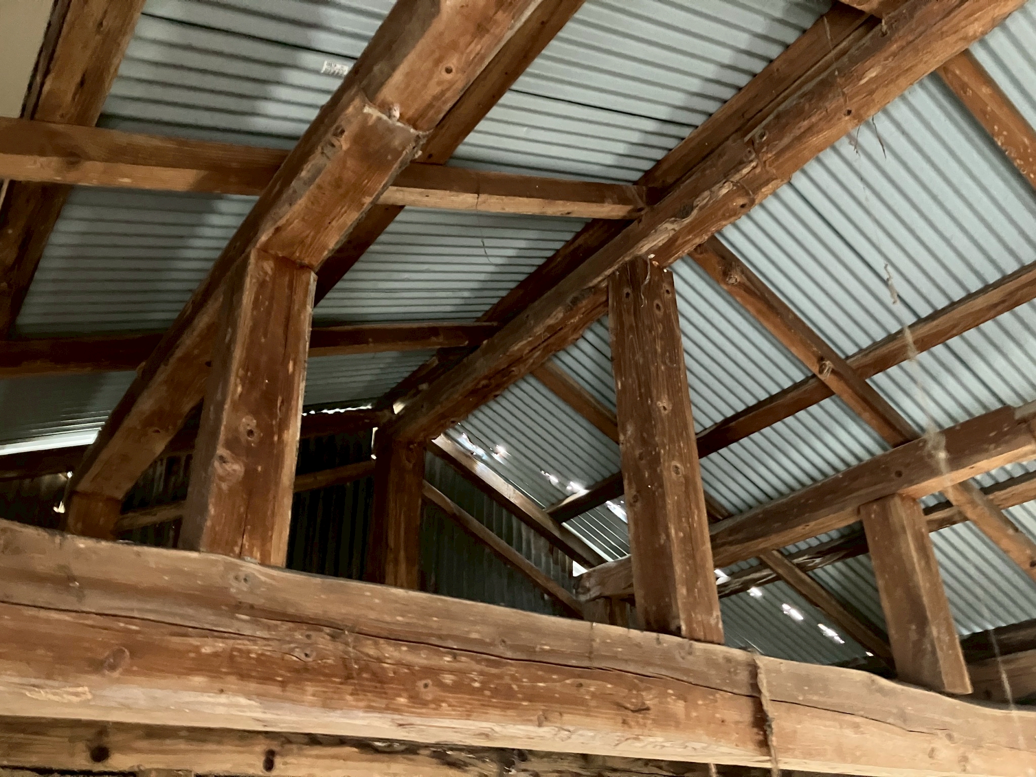 トタン屋根からの雨漏り確認